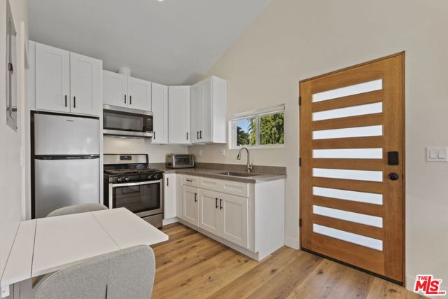 19014 Bessemer St, Tarzana CA: https://media.crmls.org/mediaz/6b77e30e-16c0-42e7-ad62-d1d9d565cf53.jpg