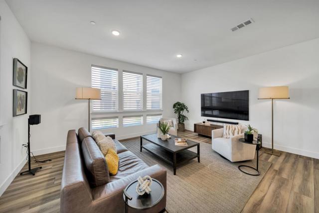 1748 Kilowatt Way, Fremont CA: https://media.crmls.org/mediaz/6b79060c-8b6f-42a1-a7ca-7743679b05a6.jpg
