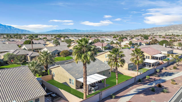 41394 Hanover Street, Indio CA: https://media.crmls.org/mediaz/6b792c19-4cf9-4e45-b8d0-c205ddb33f0a.jpg
