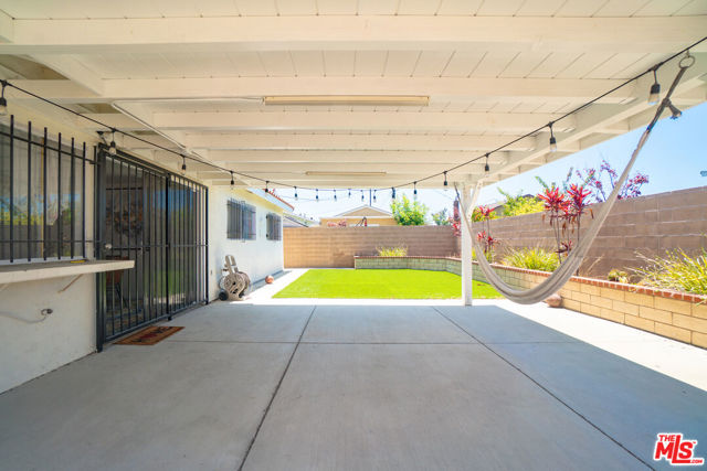 24613 Neptune Avenue, Carson CA: https://media.crmls.org/mediaz/6b7a2d1a-9f29-4b20-8f5f-9ce2fb23aad2.jpg