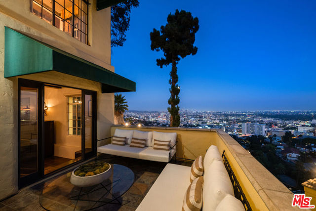 2200 Maravilla Drive, Los Angeles CA: https://media.crmls.org/mediaz/6b7a54be-a72f-4a36-8f4e-4d3f5de4eb8f.jpg