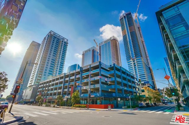 1130 S Flower Street, Los Angeles CA: https://media.crmls.org/mediaz/6b7aa06e-0505-42c2-b0a2-66c3181dfd87.jpg