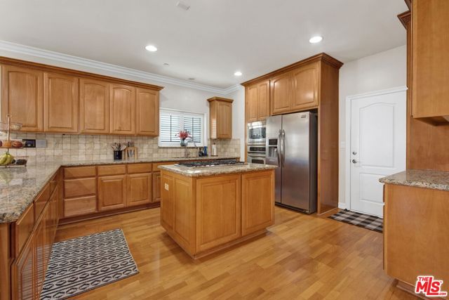 2104 Clark Lane, Redondo Beach CA: https://media.crmls.org/mediaz/6b7afe13-7fa0-4fb6-9ddb-39a1097b7efb.jpg