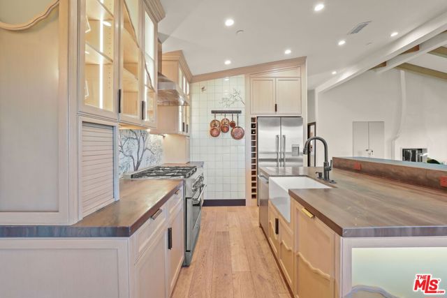 2835 Oak Point Drive, Los Angeles CA: https://media.crmls.org/mediaz/6b7b0c6e-b294-4ffa-85a5-0f6ff0db9f9d.jpg