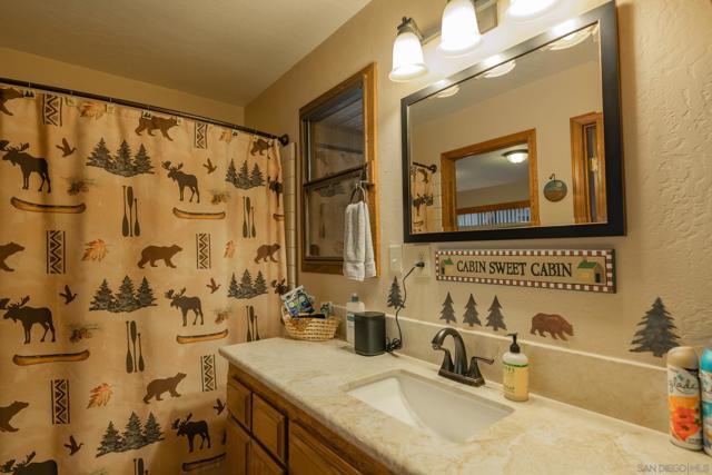 39470 Lake Dr, Big Bear CA: https://media.crmls.org/mediaz/6b7bcc85-ed2d-4364-86a4-610f0e50a4ac.jpg