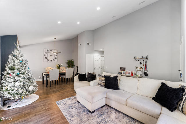 Detail Gallery Image 3 of 23 For 1103 Catlin St #B,  Simi Valley,  CA 93065 - 2 Beds | 2 Baths