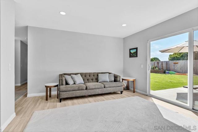 3978 Shenandoah Dr, Oceanside CA: https://media.crmls.org/mediaz/6b7ca56d-7746-4bdf-9f92-f64f6e17b1c2.jpg