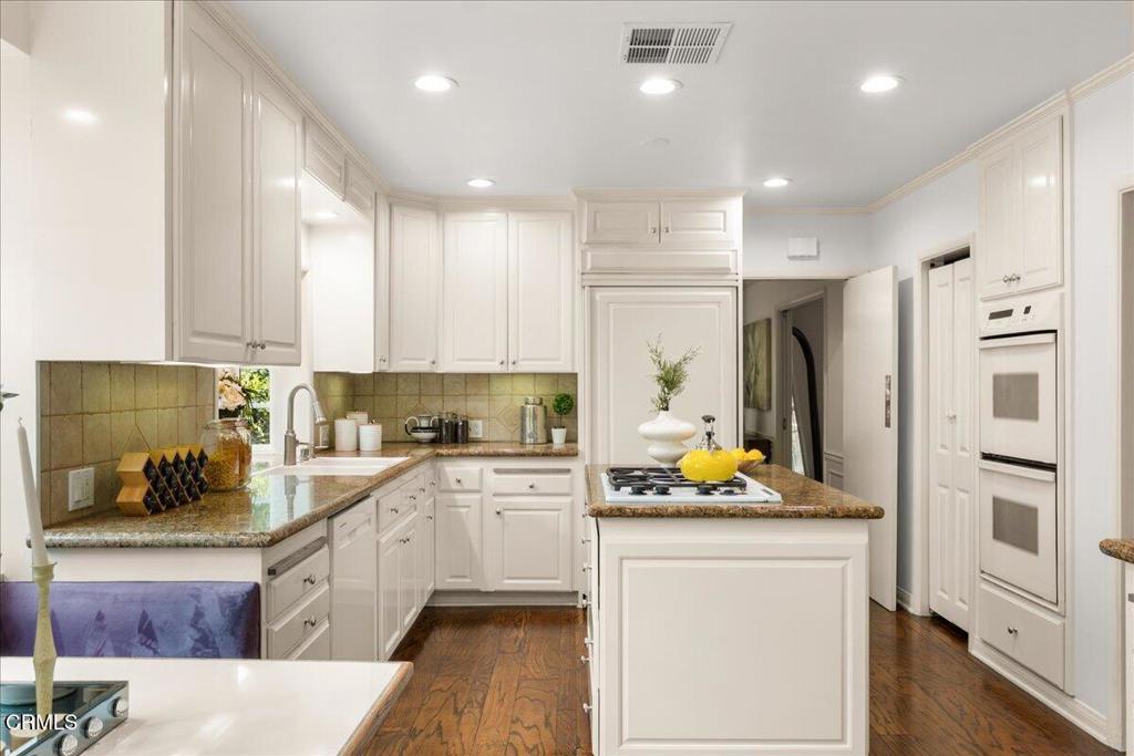 https://media.crmls.org/mediaz/6b7d4cae-9b0c-49ec-a451-b5cff7528b1a.jpg?preset=X-Large