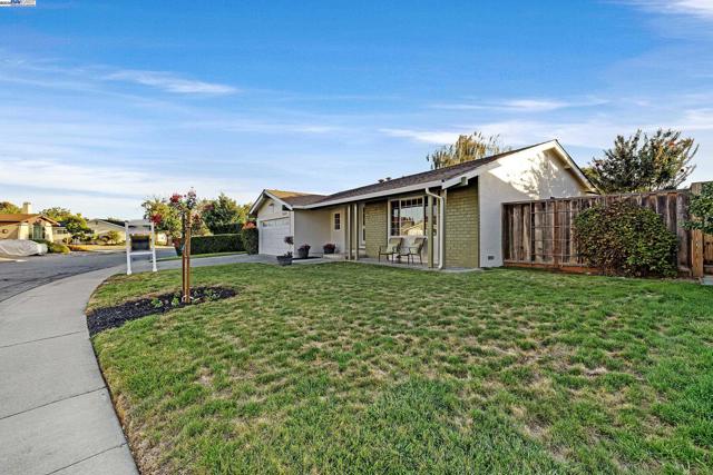 35629 Dee Pl, Fremont CA: https://media.crmls.org/mediaz/6b7e1449-a0e2-44b0-a3a4-85d1d177472d.jpg