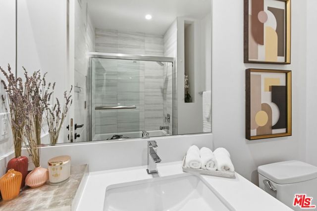 6707 N Sepulveda Boulevard, Van Nuys CA: https://media.crmls.org/mediaz/6b7e46d7-c9a1-4067-92ba-90332928a45c.jpg