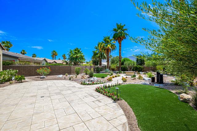 81943 Prism Drive, La Quinta CA: https://media.crmls.org/mediaz/6b7e8d84-7809-4975-b332-73a150130508.jpg