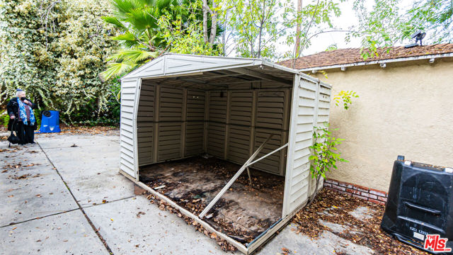 13905 Milbank Street, Sherman Oaks CA: https://media.crmls.org/mediaz/6b7ee8b5-8013-441b-80f7-aa03aa0c86d4.jpg