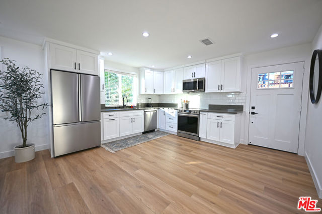 9210 Ventura Way photo 4