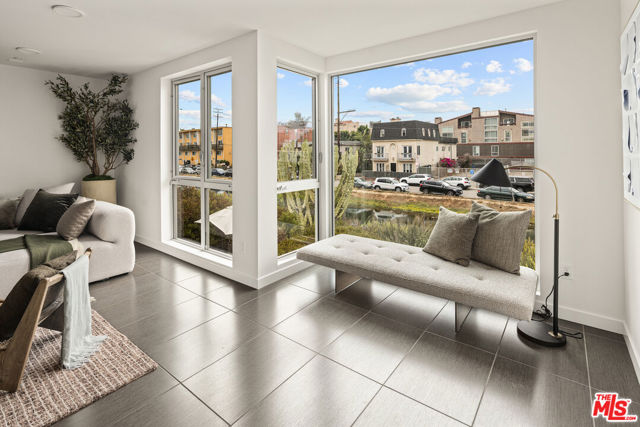 310 Washington Boulevard, Marina del Rey CA: https://media.crmls.org/mediaz/6b7fb6f8-7d1e-402f-8fd6-39ec49042920.jpg