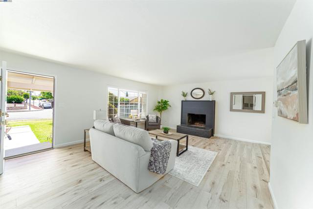 709 Covina Way, Fremont CA: https://media.crmls.org/mediaz/6b7fc0f1-18a6-4453-a139-b0a070e94b4e.jpg