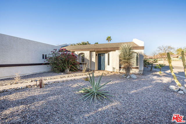 3293 N Mica Drive, Palm Springs CA: https://media.crmls.org/mediaz/6b800d26-95bd-4008-b88f-8fbfdf3cf79a.jpg