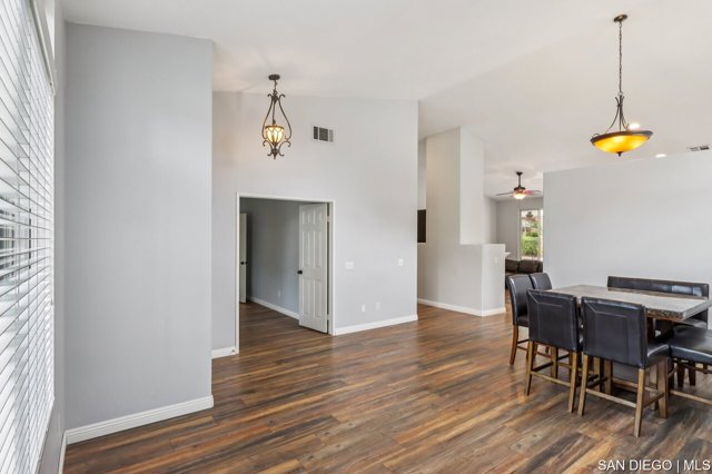 24641 Lincoln AVE, Murrieta CA: https://media.crmls.org/mediaz/6b80126f-2e9f-4127-b02c-1c65e1713174.jpg