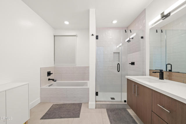 Detail Gallery Image 10 of 15 For 3221 W Robinson Lane Ln, Los Angeles,  CA 90026 - 3 Beds | 2/1 Baths