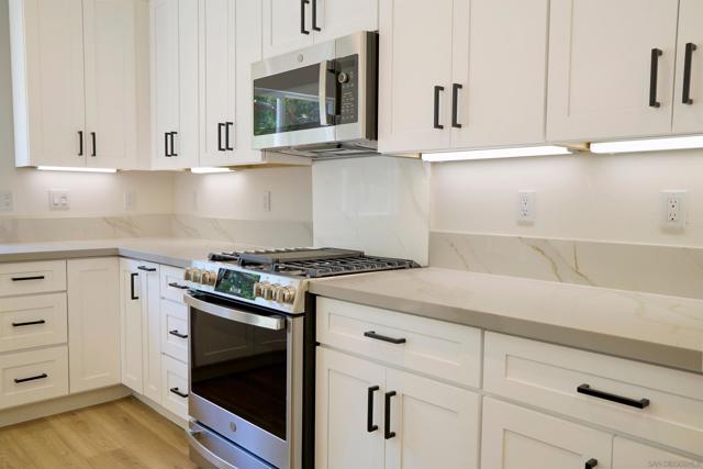11989 Raceway Lane, Lakeside CA: https://media.crmls.org/mediaz/6b8071a1-78aa-4e95-b769-b62a9ee4fea0.jpg