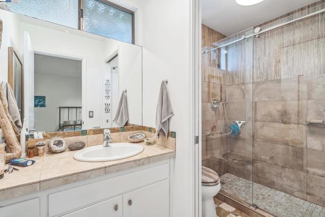 Image 29 of 39 For 15 Encina Pl