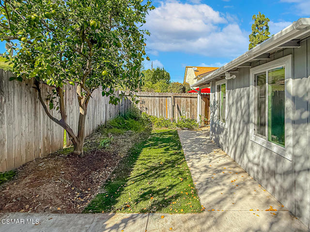 2098 Covington Avenue, Simi Valley CA: https://media.crmls.org/mediaz/6b817ce9-c01b-4f56-9bc4-19667b9b3000.jpg