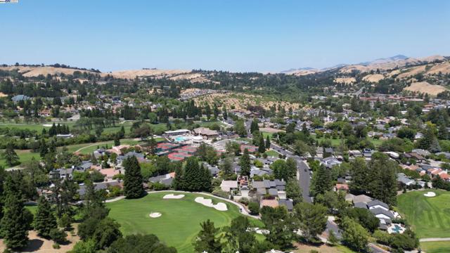 3252 Woodview Dr, Lafayette CA: https://media.crmls.org/mediaz/6b81958b-fe57-4094-92c7-44264192b1b3.jpg