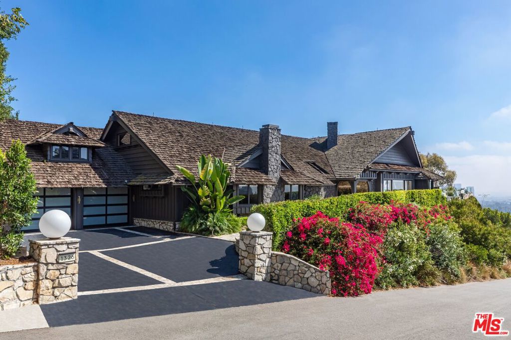1326 Beverly Estates Drive — Cottage