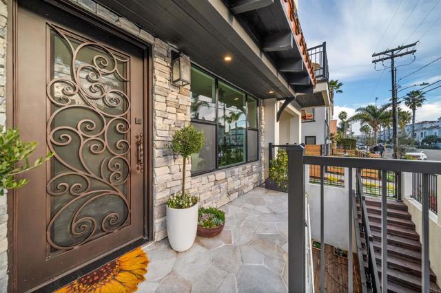 812 N Cleveland Street, Oceanside CA: https://media.crmls.org/mediaz/6b81e7d2-1a3b-4dd2-b7c6-a05fad064e47.jpg