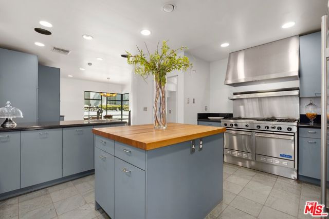 2477 Canyon Oak Drive, Los Angeles CA: https://media.crmls.org/mediaz/6b8231e7-fe76-4bf8-b89b-40ec3ccb07a5.jpg
