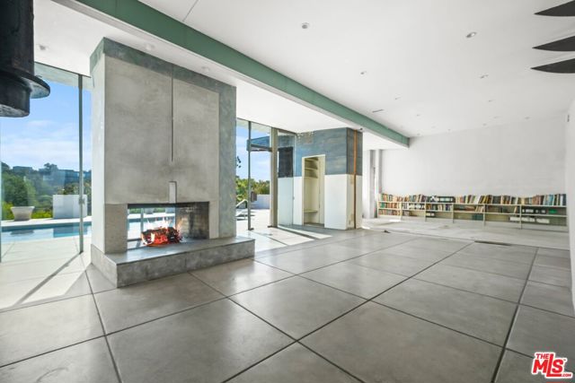 2442 Green View Place, Los Angeles CA: https://media.crmls.org/mediaz/6b83ebf7-d067-4745-813e-045f7508acbe.jpg