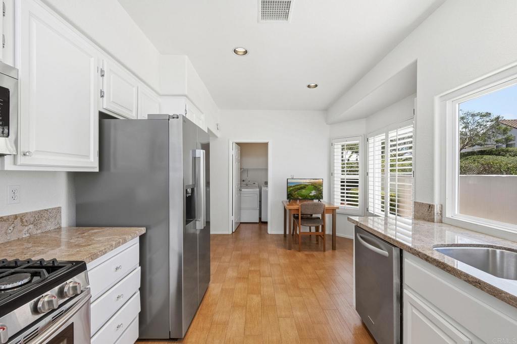 4950 Lerkas Way - photo 5