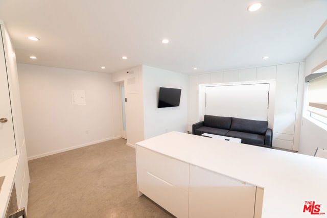 14 Brooks Avenue, Venice CA: https://media.crmls.org/mediaz/6b849550-9d2f-4e62-98ea-39a9ddf964a8.jpg