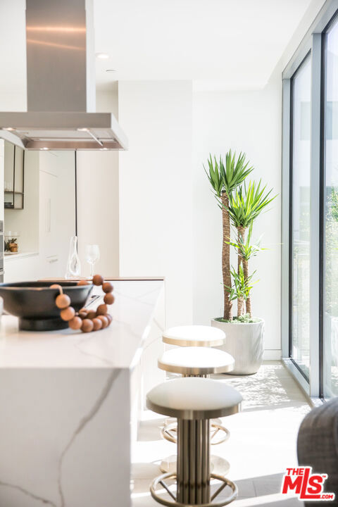 8600 Wilshire Boulevard, Beverly Hills CA: https://media.crmls.org/mediaz/6b84dde8-8b2d-4aed-a0b1-e502375668da.jpg