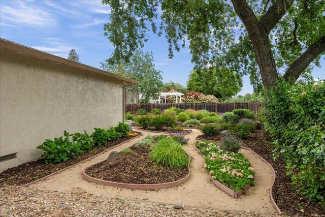 7156 Brooktree Way, San Jose CA: https://media.crmls.org/mediaz/6b855187-5ddc-498c-84b6-c66bce6fa6d5.jpg