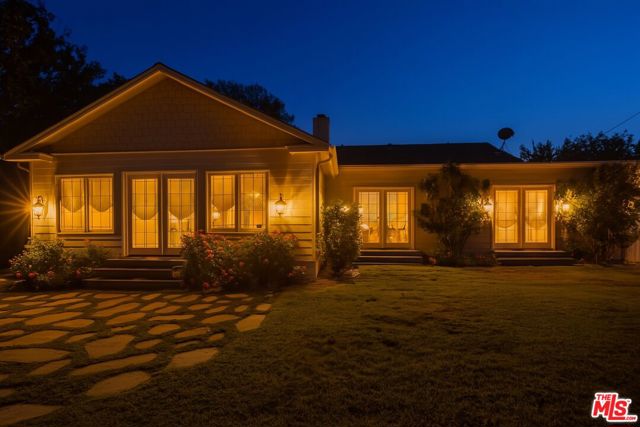 4981 Noeline Avenue, Encino CA: https://media.crmls.org/mediaz/6b8562a2-f220-4c21-b746-f9f2187435e0.jpg
