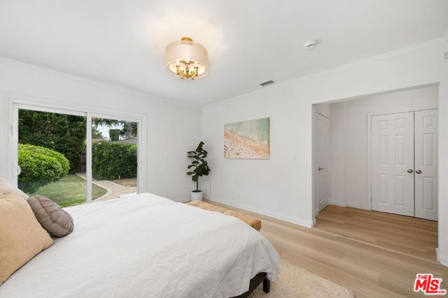 465 N Kilkea Drive, Los Angeles CA: https://media.crmls.org/mediaz/6b85981a-d90b-4613-9397-6abd1ff52b90.jpg