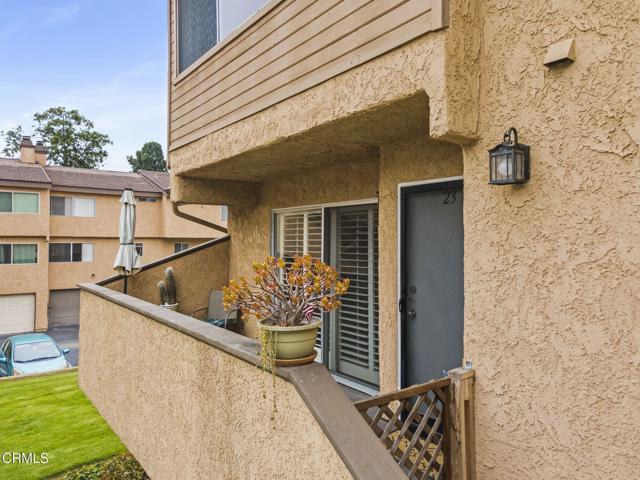 691 County Square Drive, Ventura CA: https://media.crmls.org/mediaz/6b86770f-df30-4f10-8d4a-c52de9cde84e.jpg