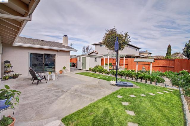 6364 Honeysuckle Dr, Newark CA: https://media.crmls.org/mediaz/6b878857-46d7-4c1b-ac7f-9ce951cdbc2e.jpg