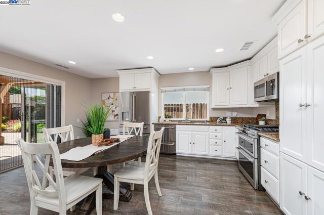 648 Buckeye Dr, Livermore CA: https://media.crmls.org/mediaz/6b87c1af-355a-498b-9e98-b38793ef6923.jpg