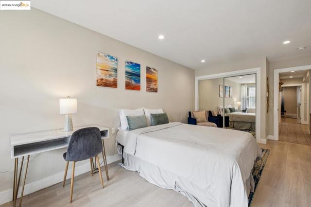 1537 Revere AVE, San Francisco CA: https://media.crmls.org/mediaz/6b87ee23-dd0c-46ac-b775-d0a7be58f3a4.jpg