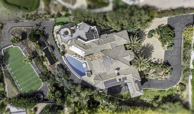 7335 El Fuerte St, Carlsbad CA: https://media.crmls.org/mediaz/6b87fa65-92f9-4442-9caa-21d4e6155f96.jpg