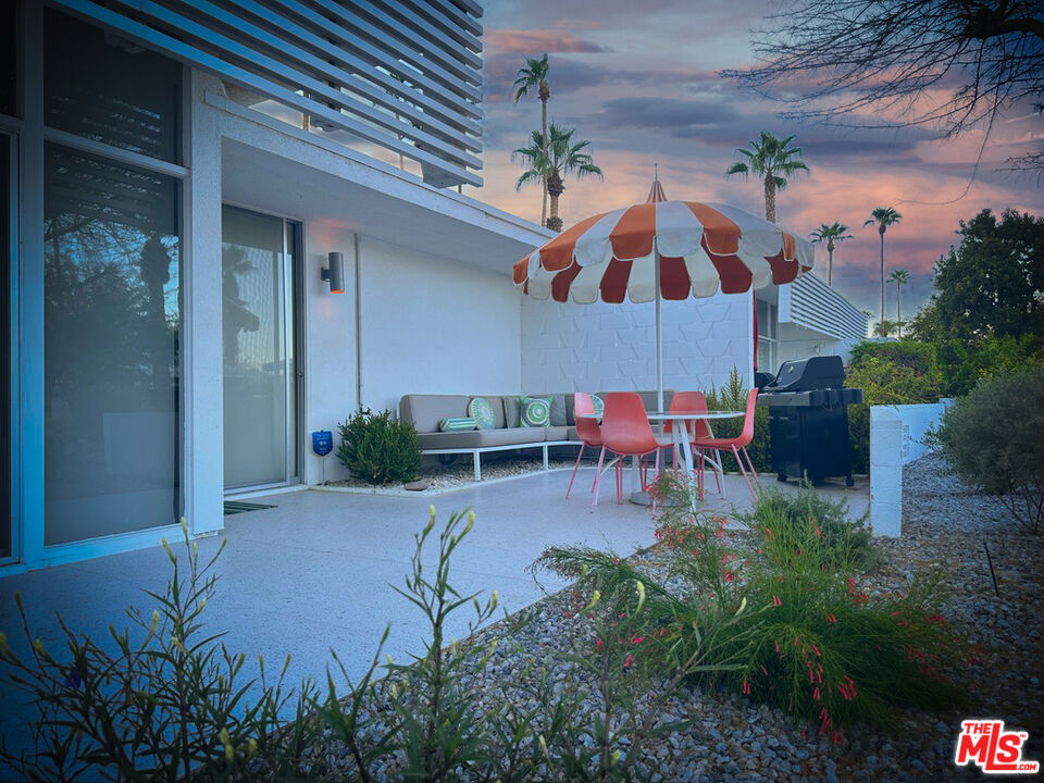 https://media.crmls.org/mediaz/6b880497-91e8-4551-a885-c9b268cbe0d4.jpg?preset=X-Large