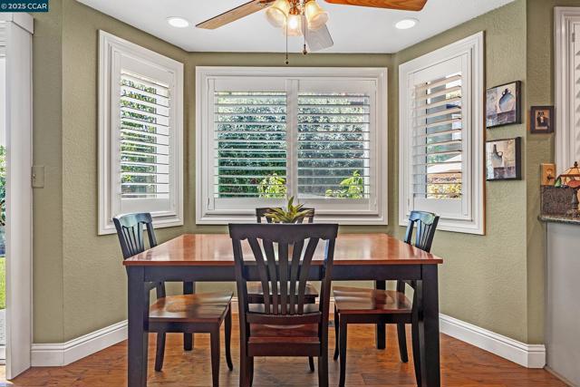 100 Chadbourne Dr, Danville CA: https://media.crmls.org/mediaz/6b88764e-e471-4b26-9d3c-38cf72b4abaa.jpg