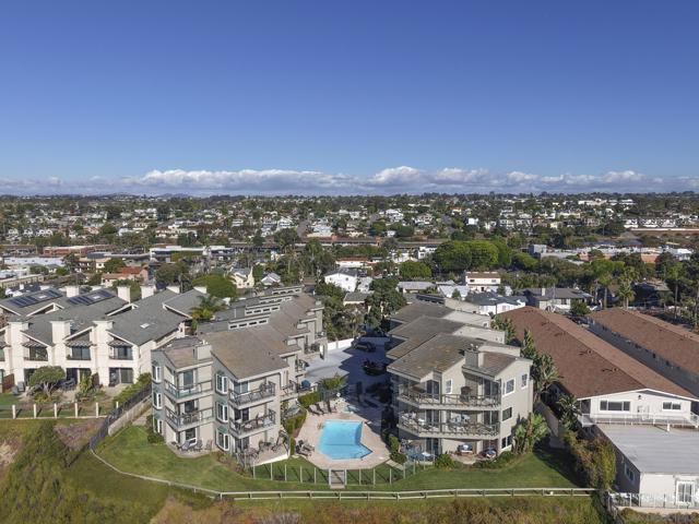 940 Sealane Dr, Encinitas CA: https://media.crmls.org/mediaz/6b888b40-16f7-4927-9a5d-de3f64e63e84.jpg