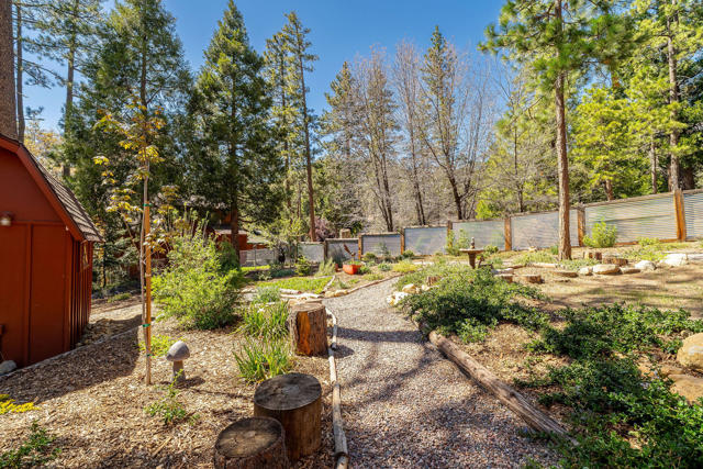 25445 Palomar Road, Idyllwild CA: https://media.crmls.org/mediaz/6b891f11-e267-4641-8201-1d6fa5888a4e.jpg