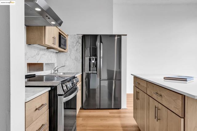 1500 Park Ave, Emeryville CA: https://media.crmls.org/mediaz/6b897013-084f-4d54-9a7f-cdd1de5ff401.jpg