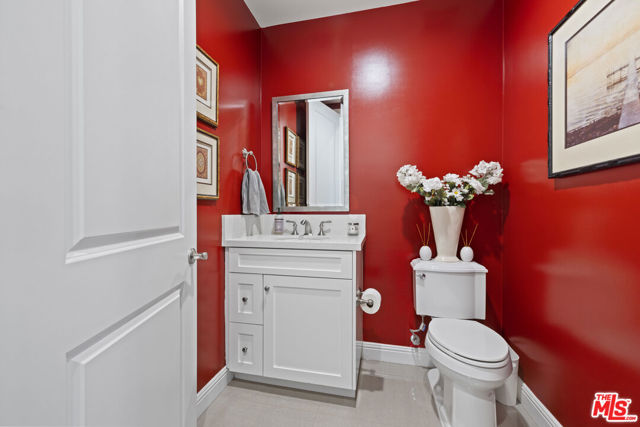20162 W Cromwell Way, Porter Ranch CA: https://media.crmls.org/mediaz/6b8a1193-2b4f-4c32-a931-f6d21afd7e7f.jpg