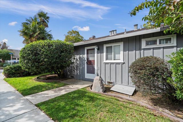220 Loreto Street, Mountain View CA: https://media.crmls.org/mediaz/6b8a8351-9da8-42dd-a1f7-e4dd9c4b6b28.jpg