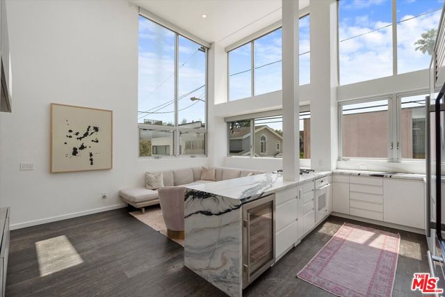 483 Carroll Canal Court, Venice CA: https://media.crmls.org/mediaz/6b8a96f9-8c48-4527-a871-22861b2a669d.jpg