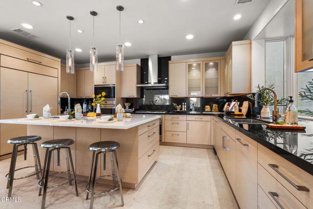 Detail Gallery Image 15 of 72 For 1265 Chateau Rd, Pasadena,  CA 91105 - 5 Beds | 5/2 Baths